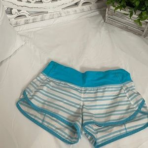 Lululemon shorts white and blue striped !!!🌟